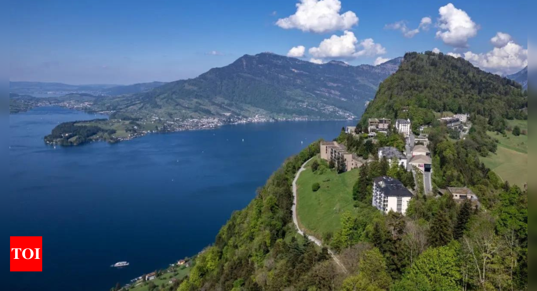 ‘Life’s too short’: US man purchases 5,000 cliffside home despite warnings that it might erode into the ocean