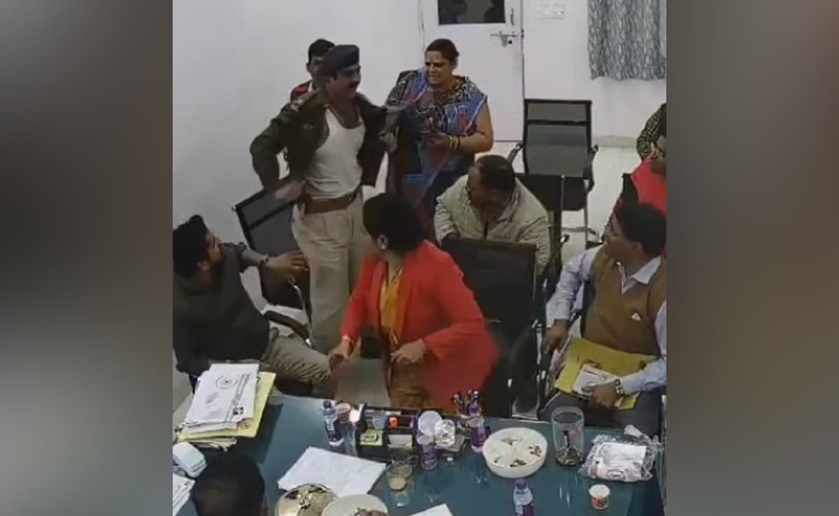 Old Video Of Cop Removing Uniform After Argument With BJP Leader Goes Viral