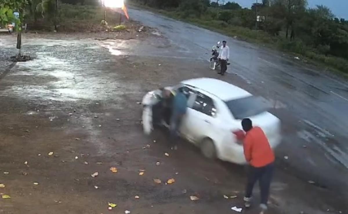 Waiter Asked For Money, Dragged By Car For 1 km