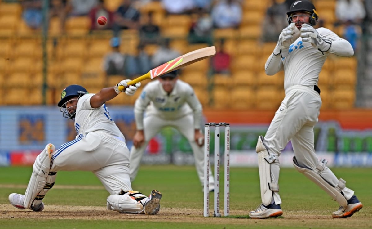 India vs New Zealand LIVE Score, 1st Test, Day 4: Sarfaraz Khan Playing High-Risk Game In His 90s, NZ Lead Below 100