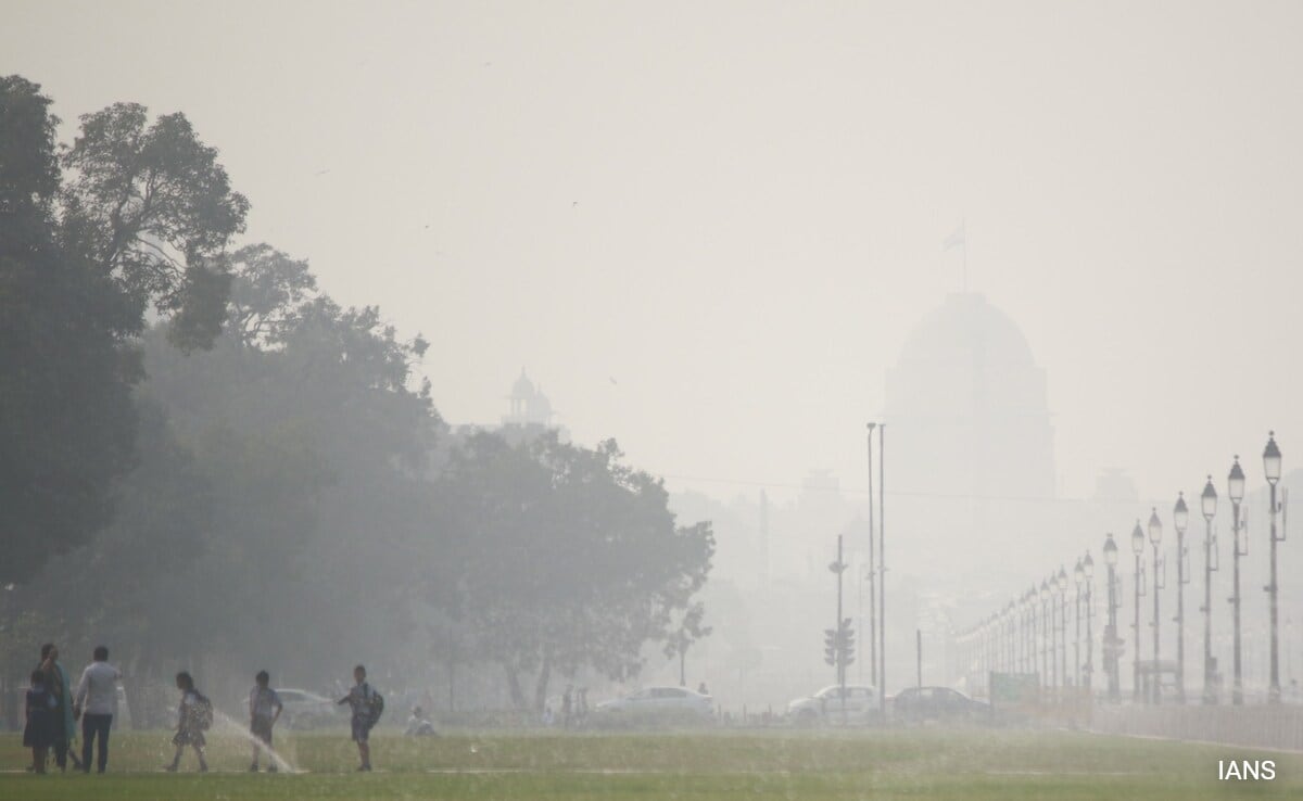 Delhi Records Lowest Temperature Of The Season At 33.1C Amid Smog