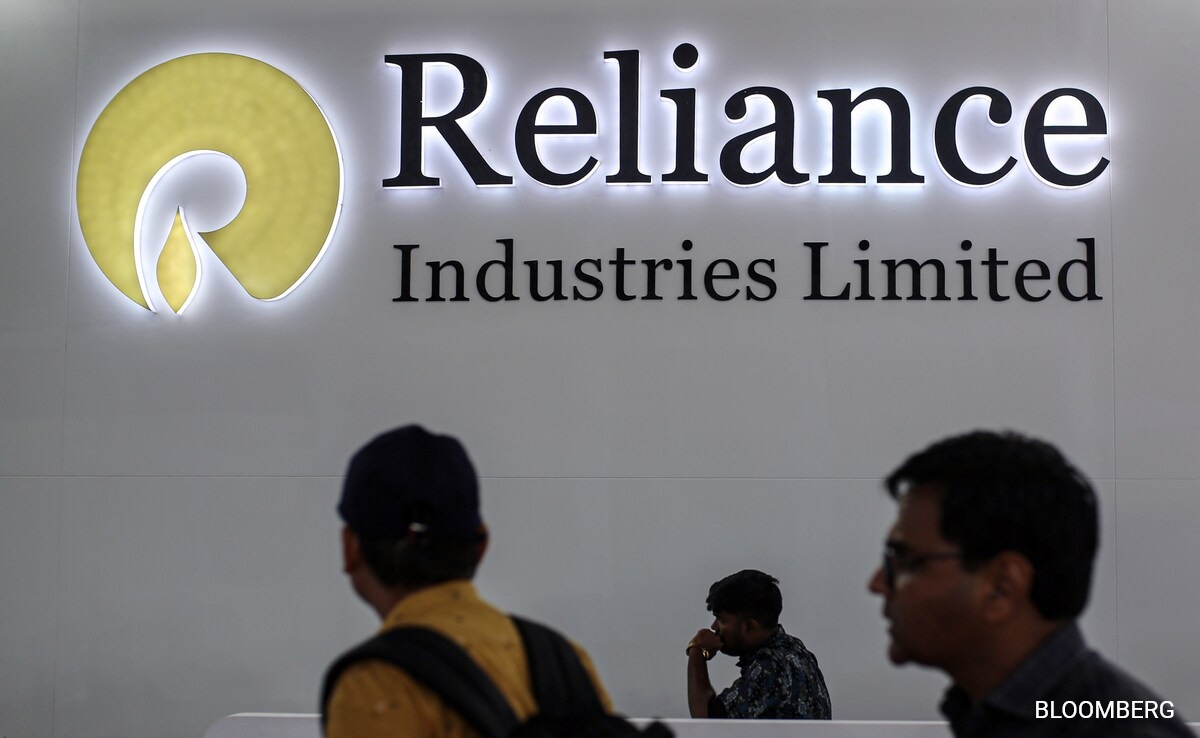 Reliance’s  Billion Wipeout Shows Toll of Weak Earnings